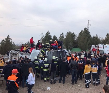 Atac asupra unui autobuz al politiei turce. Cel putin 3 agenti au fost ucisi si 9 sunt raniti