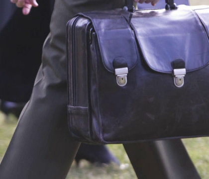 Aceasta este "nuclear football", valiza letala pe care Donald Trump o va controla dupa ce va fi investit ca presedinte al SUA Aceasta este "nuclear football", valiza letala pe care Donald Trump o va controla dupa ce va fi investit ca presedinte al SUA