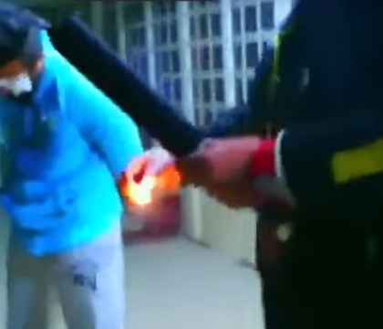 Farsa socanta, la o televiziune din Kuwait. "E un psihopat periculos, trebuie inchis urgent". VIDEO Farsa socanta, la o televiziune din Kuwait. "E un psihopat periculos, trebuie inchis urgent". VIDEO