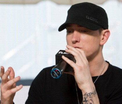 Eminem, avertisment dur la adresa lui Donald Trump: "Voi face ca intregul lui brand sa se scufunde" Eminem, avertisment dur la adresa lui Donald Trump: "Voi face ca intregul lui brand sa se scufunde"