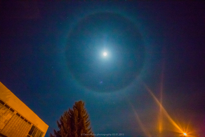 Fenomen spectaculos pe cer! In jurul lunii s-a observat un inel stralucitor - FOTO