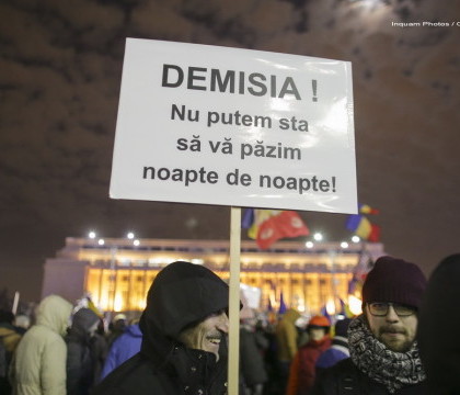 A zecea zi de proteste. 5000 de oameni au manifestat in Piata Victoriei din Bucuresti: "Vrem sa muncim, nu sa va pazim" A zecea zi de proteste. 5000 de oameni au manifestat in Piata Victoriei din Bucuresti: "Vrem sa muncim, nu sa va pazim"