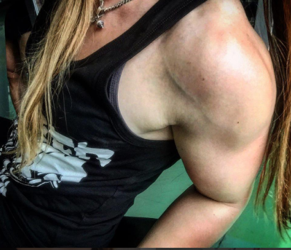 Are doar 20 de ani, dar poate face indreptari cu 190 kg. Cum arata rusoaica supranumita "Halterofila Barbie" - VIDEO