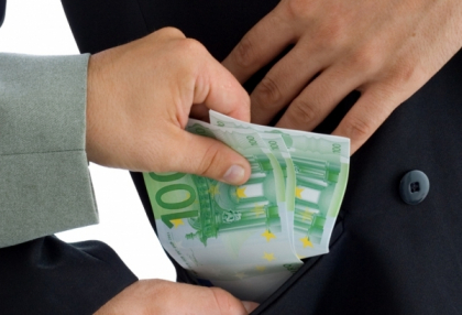 Un profesor din Cahul, condamnat la inchisoare, pentru ca ar fi luat mita de la un elev. Ce i-a promis in schimb