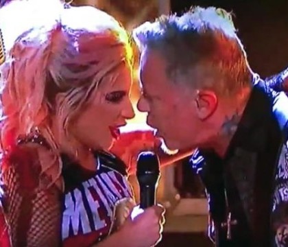 Moment jenant trait de James Hetfield in timpul duetului cu Lady Gaga, la premiile Grammy. Ce a patit vocalul Metallica