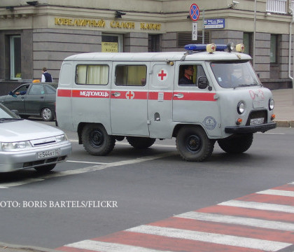 Un rus a chemat ambulanta pentru bunica sa bolnava, dar s-a trezit cu dricul la poarta. Autoritatile ancheteaza "incurcatura" Un rus a chemat ambulanta pentru bunica sa bolnava, dar s-a trezit cu dricul la poarta. Autoritatile ancheteaza "incurcatura"