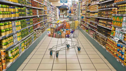 E din viitor! Ce a gasit un barbat pe raftul unui magazin din capitala: "Bine ca nu e expirata". FOTO