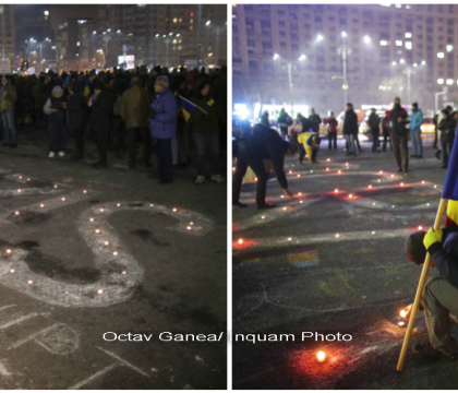 Mesaje scrise cu lumanari in a 19-a seara de proteste in Romania. Oamenii au strigat timp de 40 de minute: "Demisia!" Mesaje scrise cu lumanari in a 19-a seara de proteste in Romania. Oamenii au strigat timp de 40 de minute: "Demisia!"