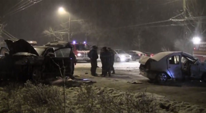 VIDEO. Accident "DE LUX" la periferia capitalei: Doua persoane, transportate la spital