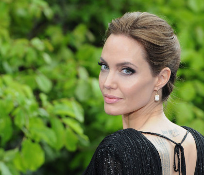 Angelina Jolie si Cristiano Ronaldo vor aparea intr-un serial turcesc despre o familie de refugiati Angelina Jolie si Cristiano Ronaldo vor aparea intr-un serial turcesc despre o familie de refugiati