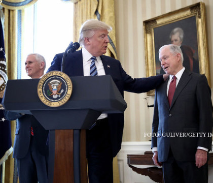 Procurorul general al lui Trump, suspectat de legaturi cu seful spionilor rusi din SUA. Reactia Kremlinului: "Stiri false" Procurorul general al lui Trump, suspectat de legaturi cu seful spionilor rusi din SUA. Reactia Kremlinului: "Stiri false"