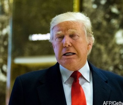 Donald Trump semneaza un nou decret antiimigratie. O singura tara a fost taiata de pe celebra lista a celor 7 state musulmane Donald Trump semneaza un nou decret antiimigratie. O singura tara a fost taiata de pe celebra lista a celor 7 state musulmane