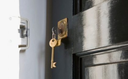 Un francez a cumparat un apartament cu tot cu "chirias". Ce descoperire a facut Un francez a cumparat un apartament cu tot cu "chirias". Ce descoperire a facut
