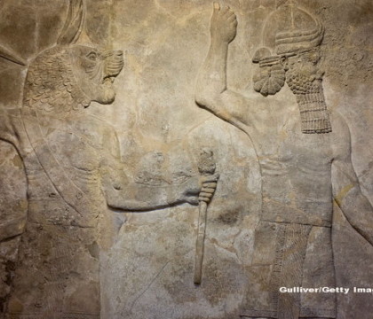 Jihadistii ISIS au bombardat un templu antic din Irak, iar cand au vazut ce e acolo au inceput sa sape. Marea descoperire