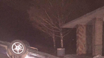 Accident tragic in raionul Orhei. Doi tineri au intrat cu masina intr-o statie: soferul a murit, iar pasagerul a ajuns la spital in stare grava - FOTO