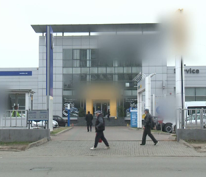 O tanara angajata la un dealer auto din Romania a pagubit sapte clienti cu 30.000 de euro. Metoda prin care ii pacalea O tanara angajata la un dealer auto din Romania a pagubit sapte clienti cu 30.000 de euro. Metoda prin care ii pacalea