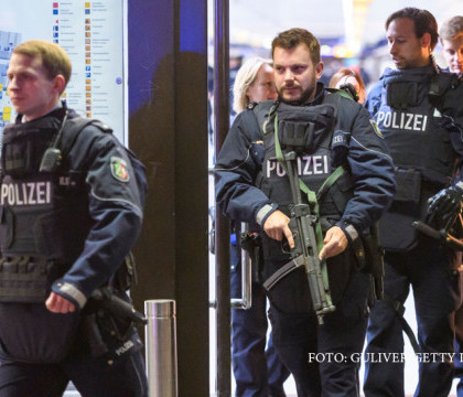 Alerta la un mall din Essen. Politia germana se teme de un nou atac precum cel din Dusseldorf Alerta la un mall din Essen. Politia germana se teme de un nou atac precum cel din Dusseldorf