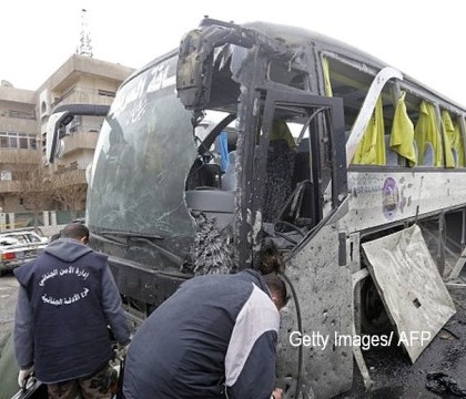 Bilantul dublului atentat cu bomba din Damasc a ajuns la 74 de morti. Printre victime se numara si 8 copii Bilantul dublului atentat cu bomba din Damasc a ajuns la 74 de morti. Printre victime se numara si 8 copii
