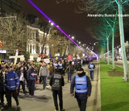 Noi proteste in Romania. 2.500 de persoane s-au indreptat, in mars, de la Piata Victoriei la Palatul Parlamentului - FOTO Noi proteste in Romania. 2.500 de persoane s-au indreptat, in mars, de la Piata Victoriei la Palatul Parlamentului - FOTO