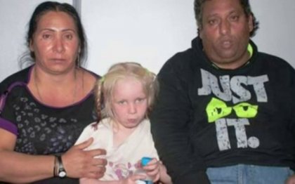 Maria, copila numita "ingerul blond", urma sa fie "vanduta" ca mireasa la 12 ani de cuplul de romi Maria, copila numita "ingerul blond", urma sa fie "vanduta" ca mireasa la 12 ani de cuplul de romi