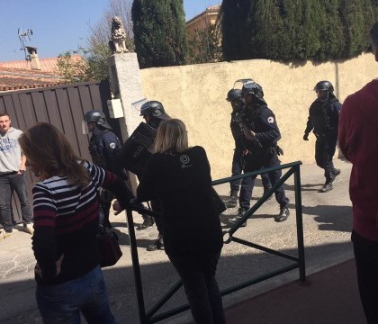 Atac armat la un liceu din Franta. Un tanar de 17 ani, inarmat pana in dinti, a ranit 8 oameni, apoi a fost prins