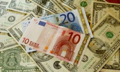 Euro a sarit, oficial, de pragul de 20 de lei. Cursul stabilit de Banca Nationala pentru moneda europeana, dar si pentru dolar Euro a sarit, oficial, de pragul de 20 de lei. Cursul stabilit de Banca Nationala pentru moneda europeana, dar si pentru dolar