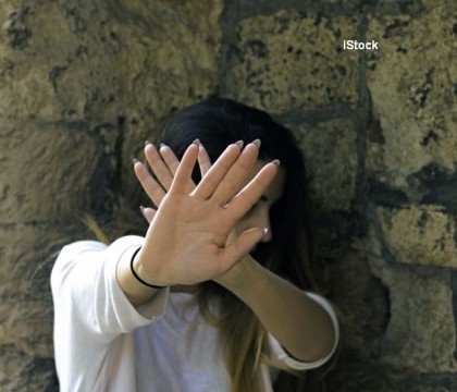 A fost violata si abuzata de sotul ei timp de 14 ani. Drama unei femei din Marea Britanie A fost violata si abuzata de sotul ei timp de 14 ani. Drama unei femei din Marea Britanie