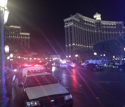 Atac armat in Las Vegas. "Toata lumea fuge, iar eu m-am ascuns sub o masa" Atac armat in Las Vegas. "Toata lumea fuge, iar eu m-am ascuns sub o masa"