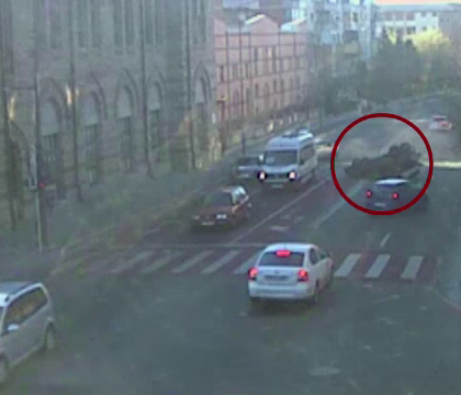 Doi elevi gemeni din Romania s-au rasturnat cu masina in drum spre scoala. Ce a incercat sa faca soferul - VIDEO 