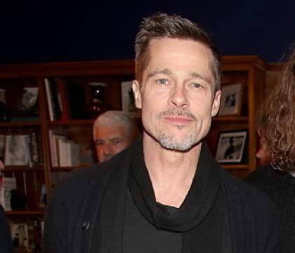 Schimbarile prin care a trecut Brad Pitt dupa despartirea de Angelina Jolie. Fotografiile, pe prima pagina a tabloidelor Schimbarile prin care a trecut Brad Pitt dupa despartirea de Angelina Jolie. Fotografiile, pe prima pagina a tabloidelor