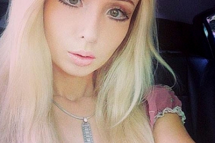 Numai iubitul ei a mai vazut-o asa. Cum a pozat femeia Barbie:"Fotografia trebuia sa ramana privata"