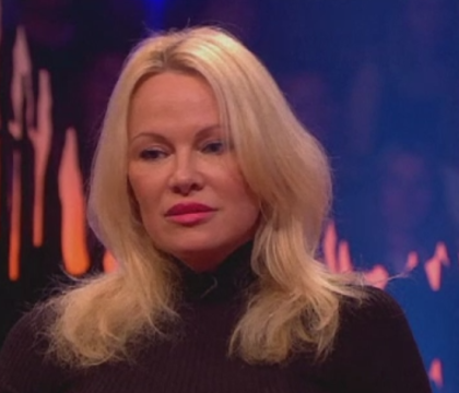 "E un tip foarte sexy". Pamela Anderson alimenteaza zvonurile conform carora formeaza un cuplu cu Jullian Assange "E un tip foarte sexy". Pamela Anderson alimenteaza zvonurile conform carora formeaza un cuplu cu Jullian Assange
