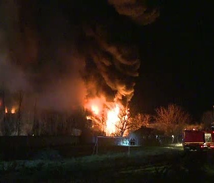 Peste zece hectare de vegetatie uscata din Muntii Apuseni, cuprinsa de incendiu. Interventia a fost una dificila Peste zece hectare de vegetatie uscata din Muntii Apuseni, cuprinsa de incendiu. Interventia a fost una dificila