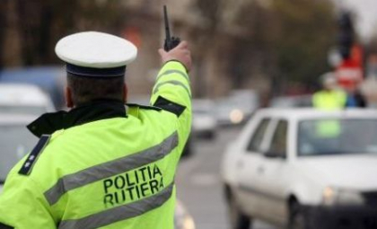 Un politist, PRINS cu mita. Ce suma a cerut de la un barbat pentru inregistrarea unui automobil Un politist, PRINS cu mita. Ce suma a cerut de la un barbat pentru inregistrarea unui automobil