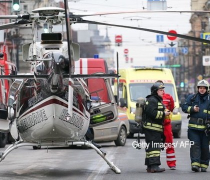 Imagini cu interventia fortelor de ordine, dupa explozia din Sankt Petersburg. La fata locului a fost trimis si un elicopter - GALERIE FOTO Imagini cu interventia fortelor de ordine, dupa explozia din Sankt Petersburg. La fata locului a fost trimis si un elicopter - GALERIE FOTO