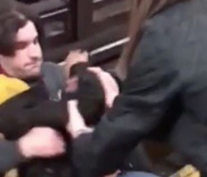 A cazut inconstient pe sinele metroului din New York. Cum a fost salvat barbatul cu cateva clipe inainte de sosirea trenului A cazut inconstient pe sinele metroului din New York. Cum a fost salvat barbatul cu cateva clipe inainte de sosirea trenului