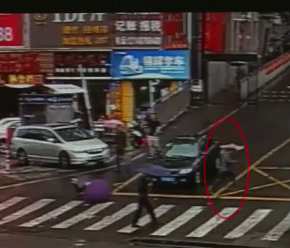 Cel mai aiurit hot din lume traieste in China. Unde s-a "ascuns" imediat dupa ce i-a furat telefonul unei femei