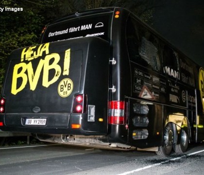 Explozii langa autocarul Borussiei Dortmund. Fotbalistul Marc Bartra, operat. Atacul a fost revendicat printr-o scrisoare Explozii langa autocarul Borussiei Dortmund. Fotbalistul Marc Bartra, operat. Atacul a fost revendicat printr-o scrisoare