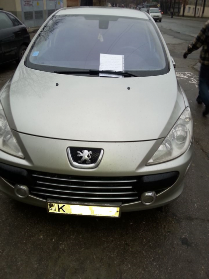 "Esti o oaie. Ai stropit 2 oameni din cap pana in picioare." Ce s-a intamplat cu o soferita din capitala. FOTO