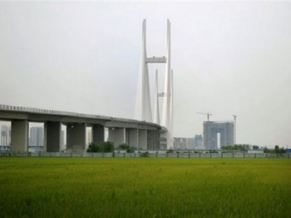 VIDEO. "Podul care nu duce nicaieri". Cum arata constructia de 350 de milioane de dolari dintre China si Coreea de Nord VIDEO. "Podul care nu duce nicaieri". Cum arata constructia de 350 de milioane de dolari dintre China si Coreea de Nord