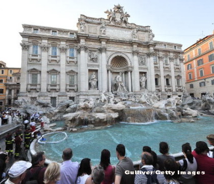 Aproximativ 1,5 milioane de dolari in monede au fost aruncate anul trecut in Fontana di Trevi. Care sunt superstitiile Aproximativ 1,5 milioane de dolari in monede au fost aruncate anul trecut in Fontana di Trevi. Care sunt superstitiile