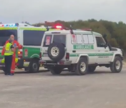 O fata de 17 ani a murit dupa ce a fost atacata de un rechin in timp ce facea surf cu tatal ei. Familia se afla in vacanta O fata de 17 ani a murit dupa ce a fost atacata de un rechin in timp ce facea surf cu tatal ei. Familia se afla in vacanta