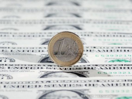 Euro se prabuseste sub greutatea crizei din UE. Moneda unica, la paritate cu dolarul pentru prima data de la aparitie Euro se prabuseste sub greutatea crizei din UE. Moneda unica, la paritate cu dolarul pentru prima data de la aparitie