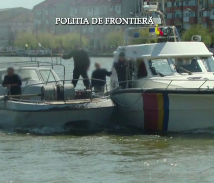 Cinci ucraineni, prinsi de politistii din Romania cu sute de kg de calcan la bordul navei. Ce risca acum marinarii Cinci ucraineni, prinsi de politistii din Romania cu sute de kg de calcan la bordul navei. Ce risca acum marinarii
