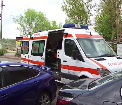 Un barbat din Romania, tata a doi copii, gasit spanzurat in casa de sotia sa. De ce este o sinucidere suspecta Un barbat din Romania, tata a doi copii, gasit spanzurat in casa de sotia sa. De ce este o sinucidere suspecta