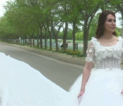 O femeie designer de origine kurda din Irak a creat rochia de mireasa cu cea mai lunga trena, 200 de metri. Cum arata O femeie designer de origine kurda din Irak a creat rochia de mireasa cu cea mai lunga trena, 200 de metri. Cum arata