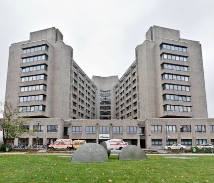 Focuri de arma in apropierea unui spital din Berlin. Un barbat ar fi atacat un politist, inainte de a fi impuscat Focuri de arma in apropierea unui spital din Berlin. Un barbat ar fi atacat un politist, inainte de a fi impuscat