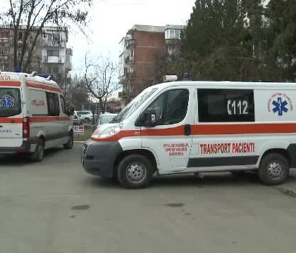 Tanar injunghiat in fata unui club "de fite" din Mamaia. Atacatorii nu au fost inca prinsi