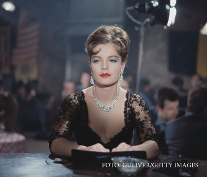 Mormantul actritei Romy Schneider a fost profanat de autori necunoscuti. Cavoul a fost deschis Mormantul actritei Romy Schneider a fost profanat de autori necunoscuti. Cavoul a fost deschis