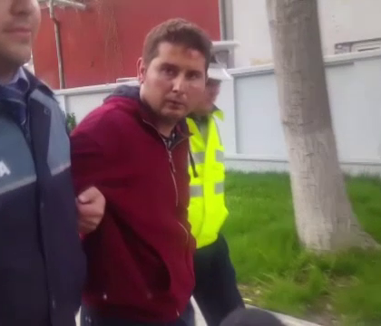 Soferul oprit in Constanta cu focuri de arma, dupa ce a fortat barajul politiei, arestat. Cine este barbatul Soferul oprit in Constanta cu focuri de arma, dupa ce a fortat barajul politiei, arestat. Cine este barbatul